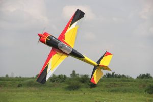 67" Slick 1702mm Žluto-Červeno-Černý Pilot RC